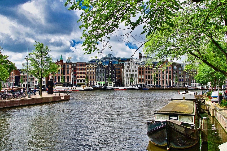 Top 10 Stunning Beachfront Hotels in Portugal for Your Next Vacation