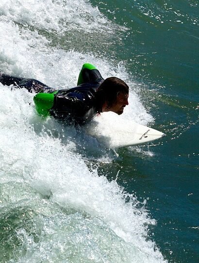 “Surf, Stay, Sustain: Finding Eco-Lodges and Green Retreats in Portugal”